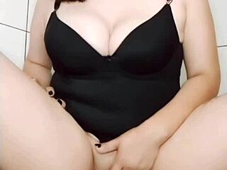 Kesepian sama dildo, pengen temen