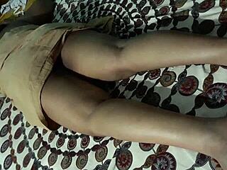 Just saw Sanjana aunty flashing her thigh, looks so cute