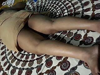 Just saw Sanjana aunty flashing her thigh, looks so cute