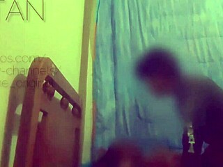 dios, esta chica cabalga la polla como una profesional del sexo