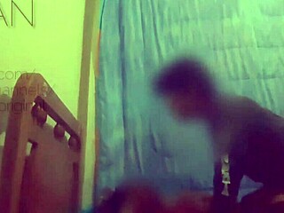 dios, esta chica cabalga la polla como una profesional del sexo