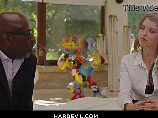 Ménage FFM bruto com Eden Ivy, Scarlett Jones e Vince Karter com deepthroat e tatuagens