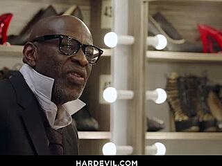 Ménage FFM bruto com Eden Ivy, Scarlett Jones e Vince Karter com deepthroat e tatuagens