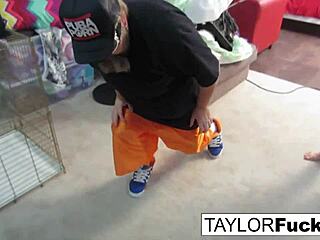 היי תסתכלו על שלישיית לסביות חמה של טיילור עם חמות