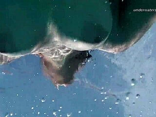 Milovníci cukroví se ponoří do horkého podvodního veřejného sexu