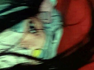 Tío, Alice en pijama nuevo me puso la polla dura con su raja mojada en la peli