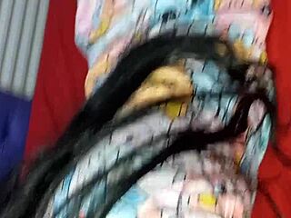 Tío, Alice en pijama nuevo me puso la polla dura con su raja mojada en la peli