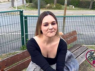 Alice, озорная 30-летняя французская секретарша, дразнит большими сиськами