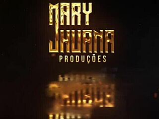 Peituda exibindo seus enormes seios - mary jhuana