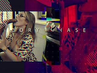 Leana Lovings Sfida in Scena Calda Figliastra