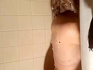 roxanneandxander shower time fun!