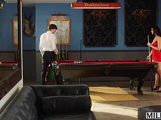 ¡Venus milf enseña oral a un joven!