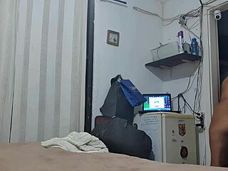 Caiu No Zap: Naughty Wife Plays Solo for Camera