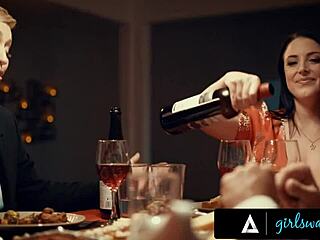 Самотна съпруга изневерява с жена на шефа Анджела Уайт по време на вечеря.