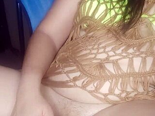 wow, such rico placer with my zanahoria toy! 🥕