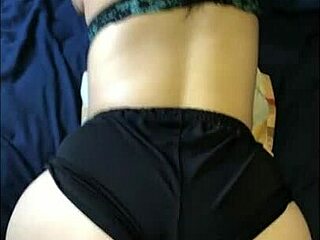 Amateur couple shows off perfect ass in action