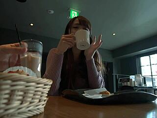 아름다운 주부가 데이팅 앱으로 낚여, 차고 분위기! 😍