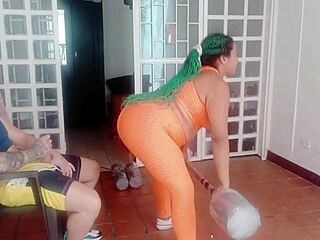 Большая жопа негритянки-любительницы получает жесткий межрасовый трах во дворе с инструктором