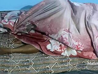 Beautiful big tits indian bbw aunty enjoys posing for amateurs