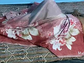 Beautiful big tits indian bbw aunty enjoys posing for amateurs