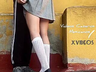 Gadis Sekolah Meksiko Ngeseks di Halaman Sekolah Sebelum Lockdown