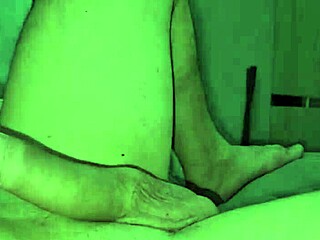 Človeče, videl si tú novú susedku s napuchnutou mačičkou?