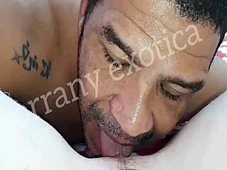 ロラニー・エキゾチカがタイトなピンクのお尻を見せつけ生で突かれる