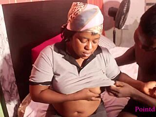 Mature Hotel Worker Offers Her Pussy To Yahoo Boy In His Lodge For Cash.
