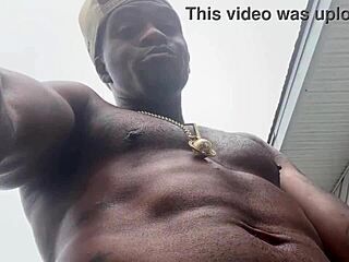 tatuirana divja nori je bila jebana brez kondoma z jahanjem in sesanjem