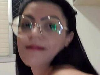 Câmera Escondida Flagra Vizinha Gostosa Tirando Roupa Ao Dançar