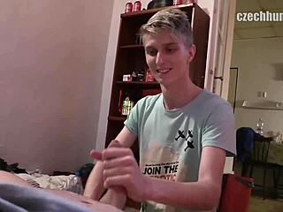 Sexi chlap dostane zadok tvrdo a hlboko vymrdaný od Bigstr