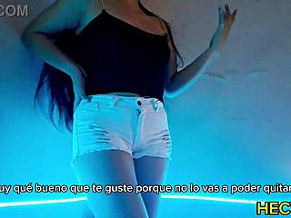 Interrumpe mi transmisión y me desnudo frente a mi amigo