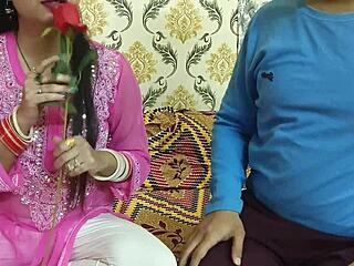 Indijski par praznuje Valentinovo z umazanimi besedami in footjobom 😘