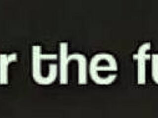 We slopen in een lege nachtclub en nu danst ze helemaal naakt