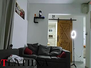 Argentine girl fucks stranger in Buenos Aires!