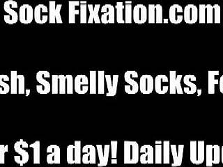 Tudom, hogy szagot akarsz venni a bűzös zoknimnak most