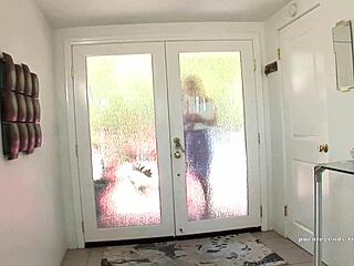 Shyla Stylez Fucks Huge Black Cock to Sell the House