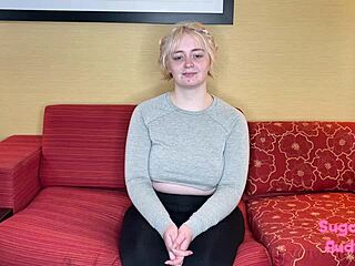 Хей, вижте дивата повръщаща прослушване на Ани с гагинг действие!