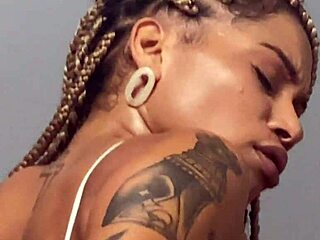 Giovana Bombom Shows Solo Toy Play in Stunning Display