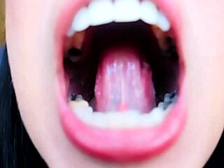 ¡Wow, mira este fetiche oral salvaje en acción!