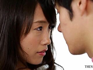 यार, अपनी हॉट सास की कर्व्स पर इतना फिदा हूं... दम!