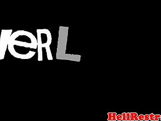 绑住的奴隶被吓到，玩弄和鞭打严厉男主