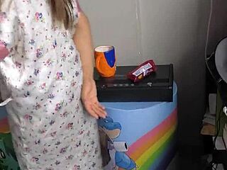 Curvy Latina MILF Moves Her Big Ass