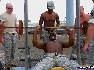 شباب ناعمين أول مرة في فيديو مثلي موبايل مع رقيب