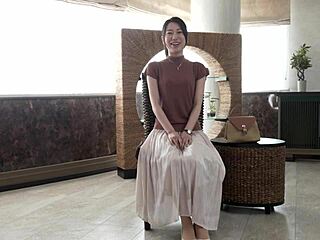 初体験の妻ドキュメント、武井美久が深くしゃぶる