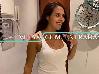 Pornovatas presenta a una chica española joven con gafas follando con Victor Bloom en un coche