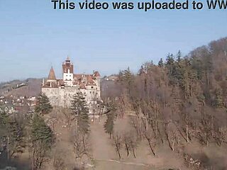 Pornovatas presenta a una chica española joven con gafas follando con Victor Bloom en un coche