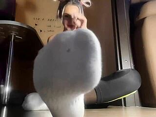 אמא חורגת אלמנה מתחננת להשתמש בשם בעלה המנוח במשחק טאבו