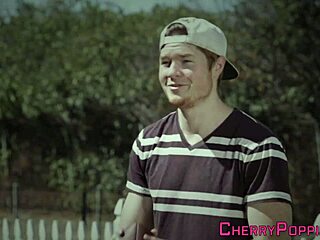 teen takes creamy cumshot from big cock 😍