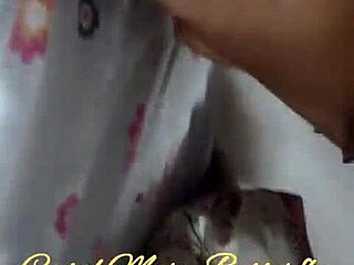 Caramba! Mary Butterfly, casada safada, provoca no chuveiro pra todos